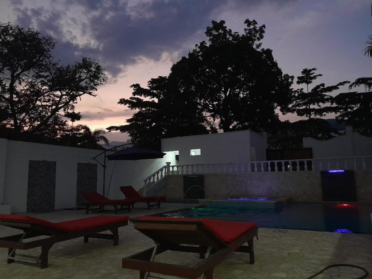 Hotel Santa Fe Del Parque Santa Fe de Antioquia Exteriör bild